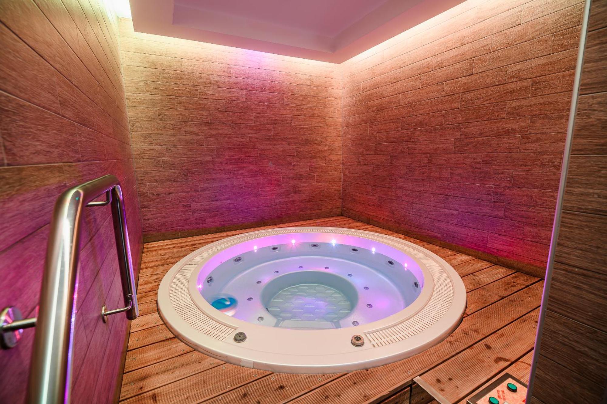 Dragatuš Glamping Maleric With Natural Pool מראה חיצוני תמונה